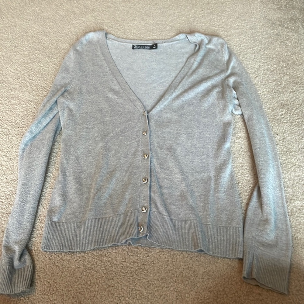 Light gray long sleeve cardigan.